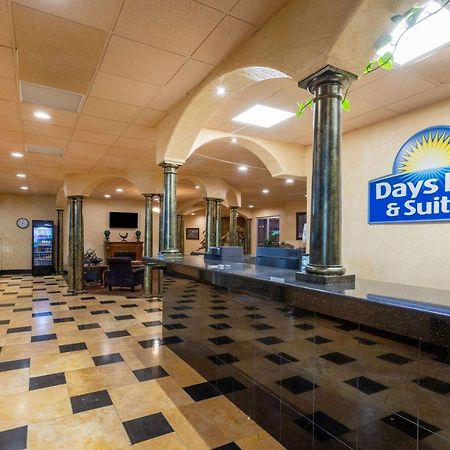 Days Inn & Suites By Wyndham Кловис Экстерьер фото