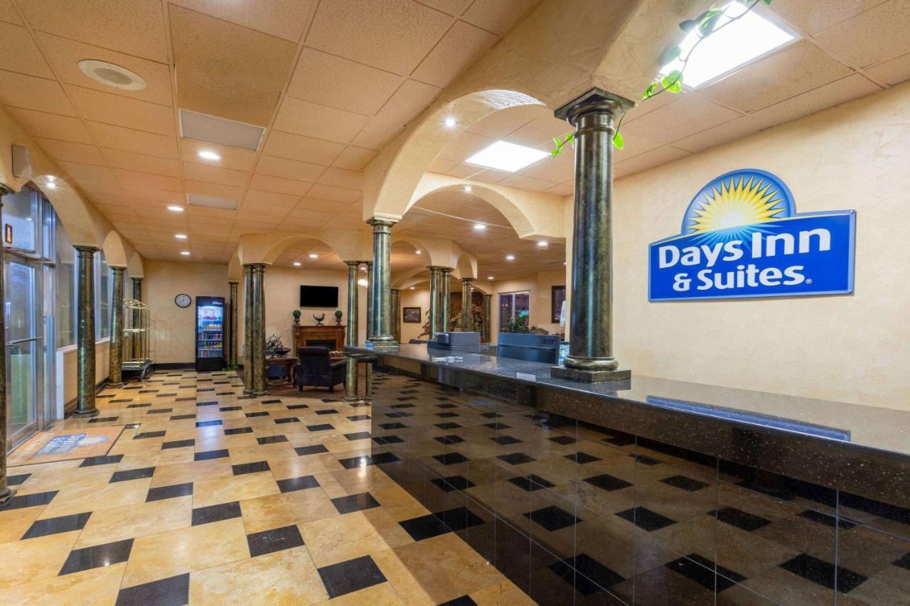 Days Inn & Suites By Wyndham Кловис Экстерьер фото